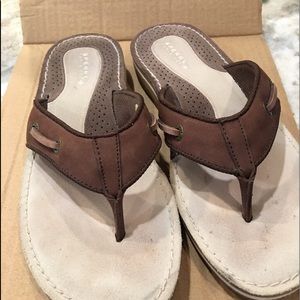 Sperry flip flops